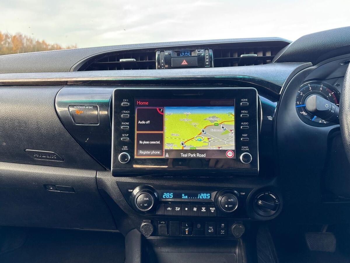 Used Toyota Hilux 2023 for sale - 76800732: Photo 11