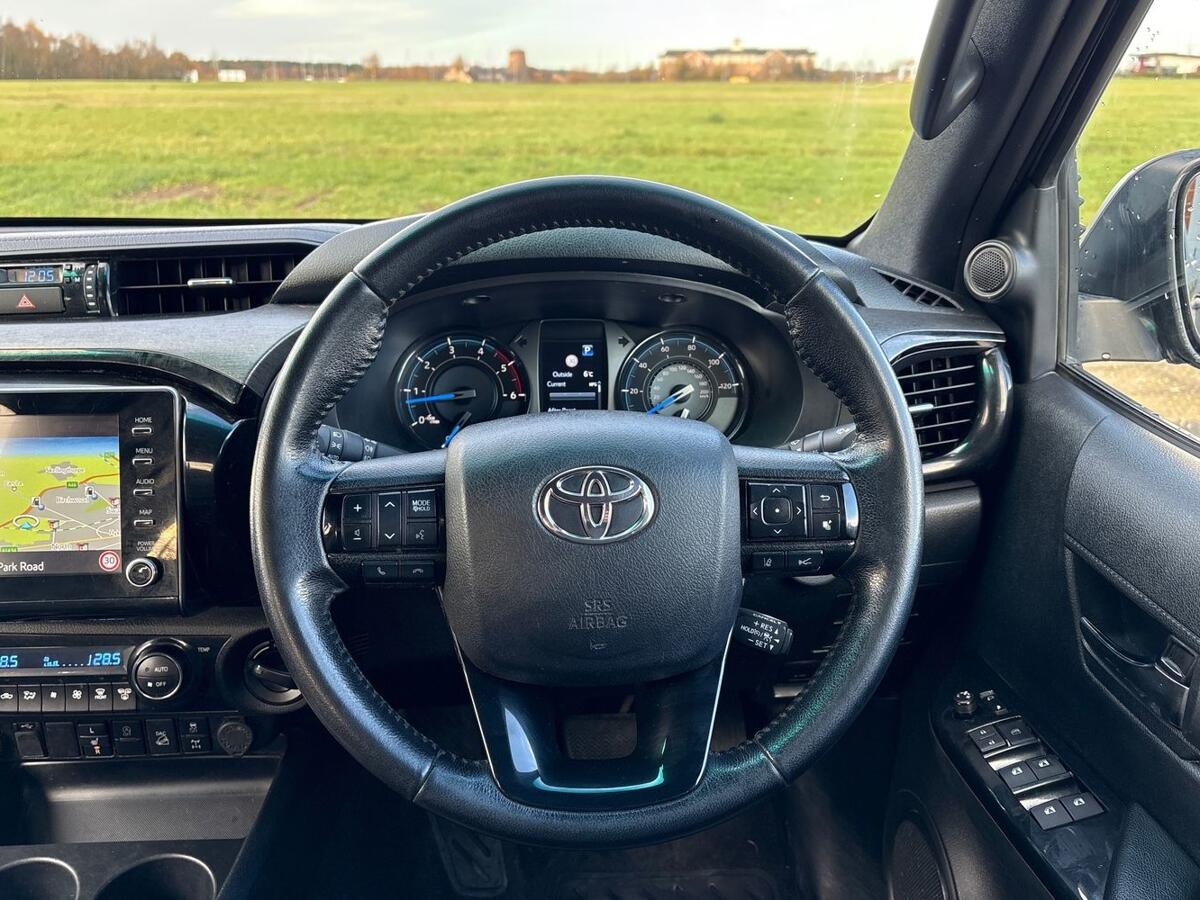 Used Toyota Hilux 2023 for sale - 76800732: Photo 12