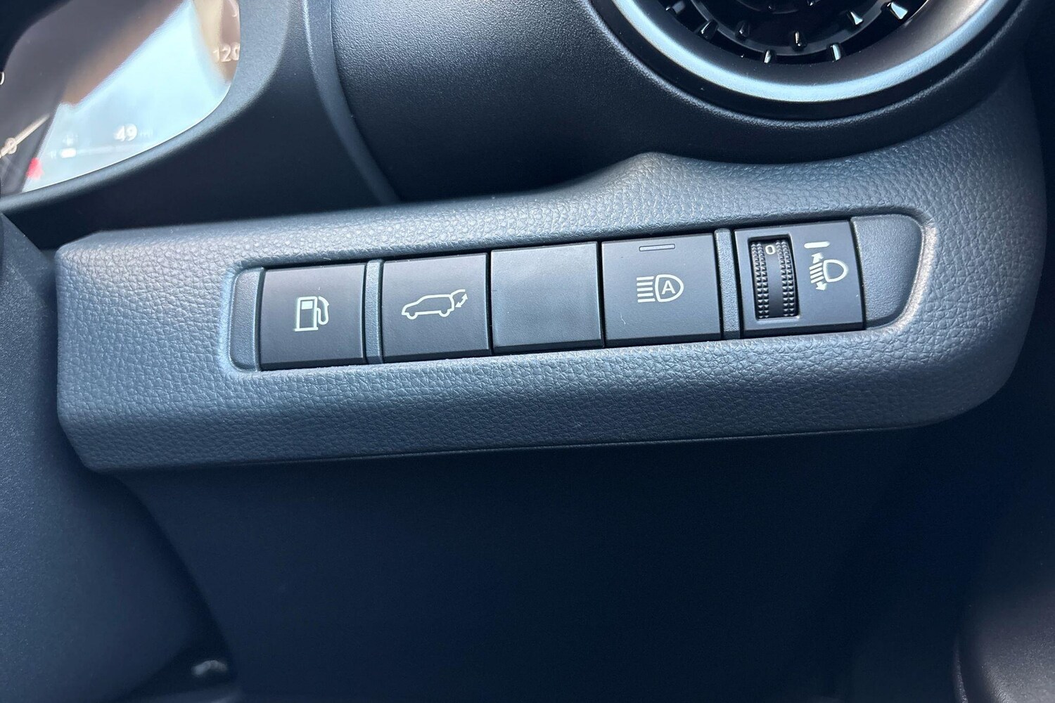 Used Toyota C-HR 2025 for sale - 76635365: Photo 13