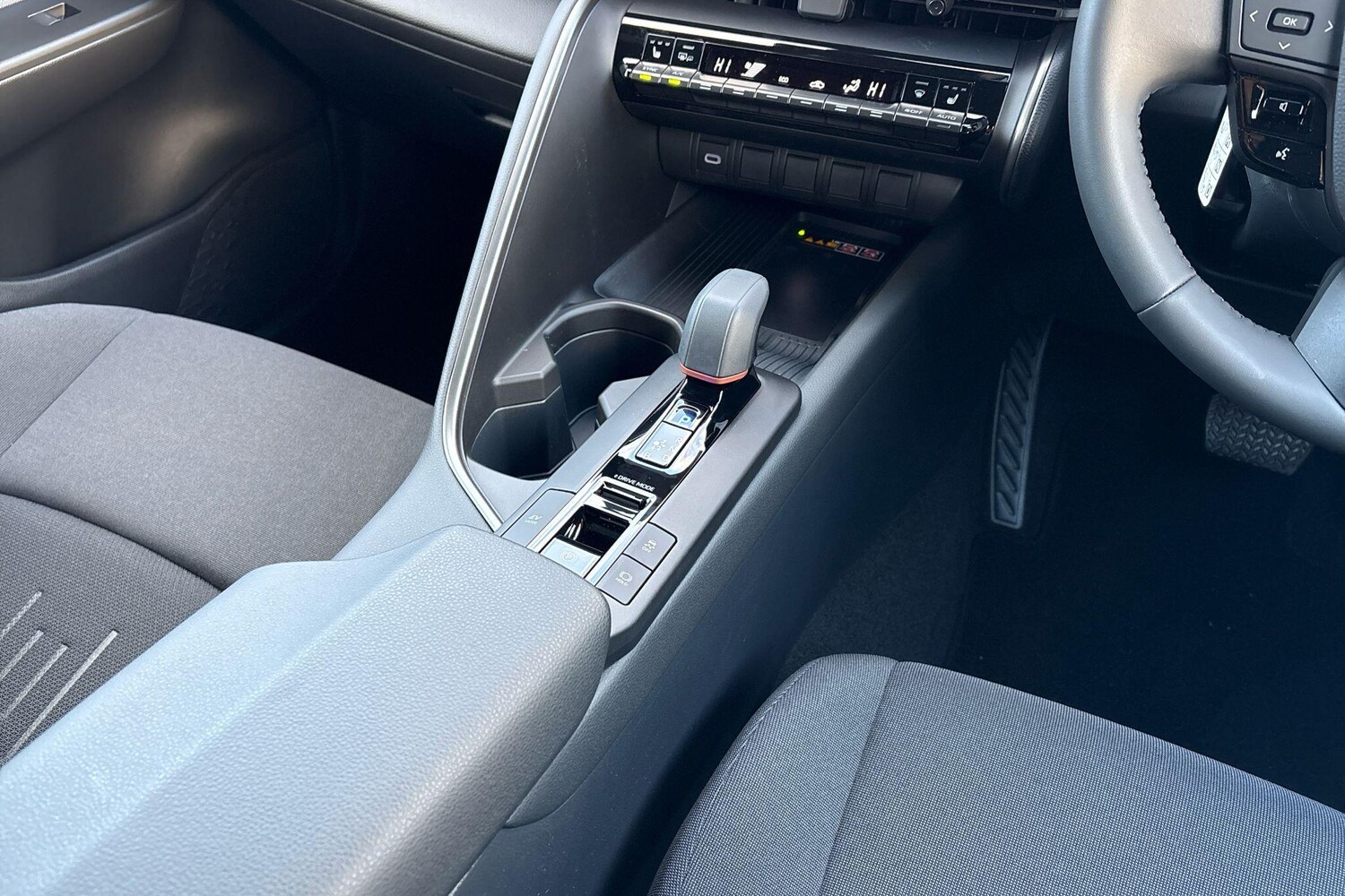 Used Toyota C-HR 2025 for sale - 76635365: Photo 6