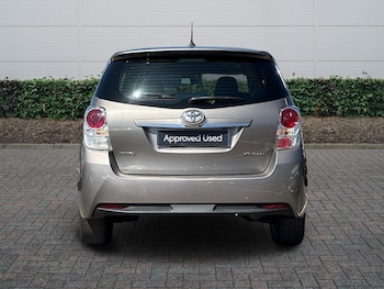 Used Toyota Verso 2015 for sale - 78232603: Photo