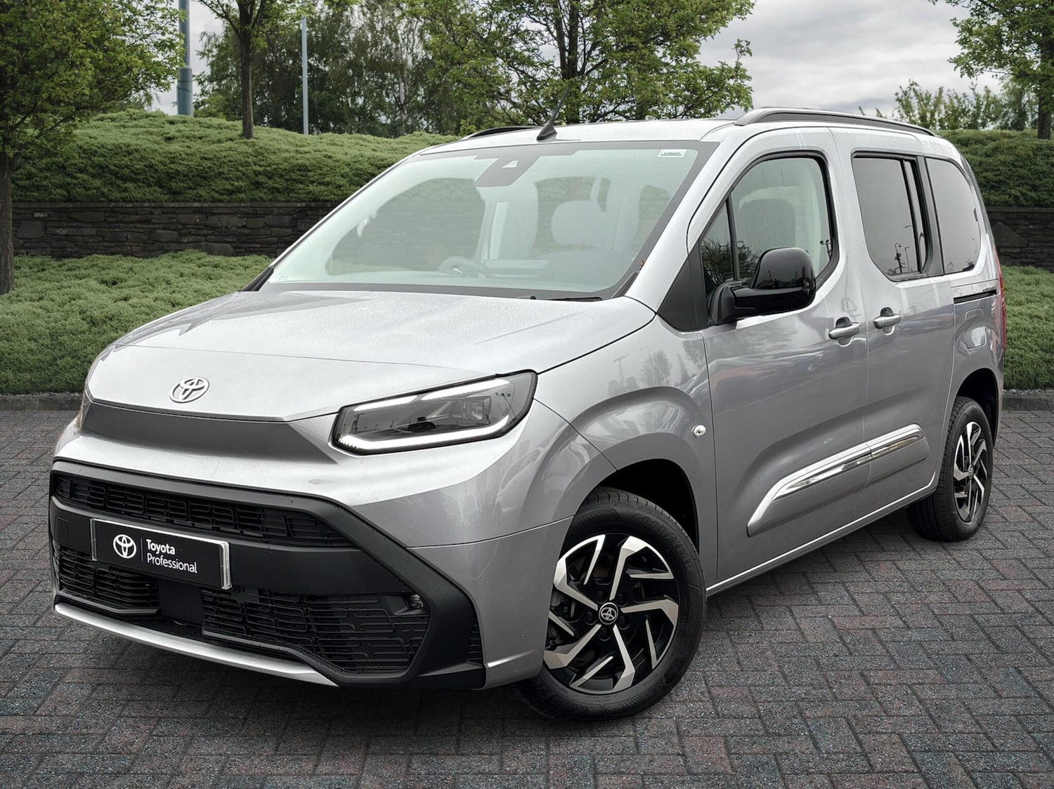 Used Toyota PROACE CITY Verso 2025 for sale - 76486587: Photo 3