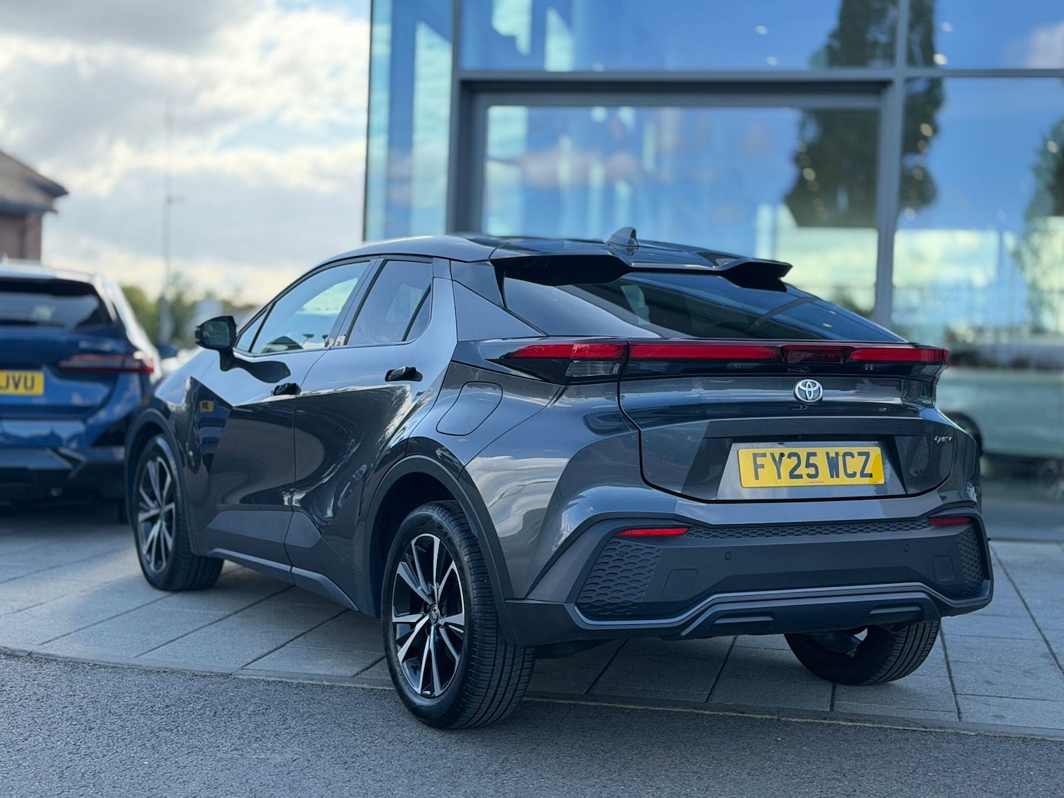 Used Toyota C-HR 2025 for sale - 76033174: Photo 2