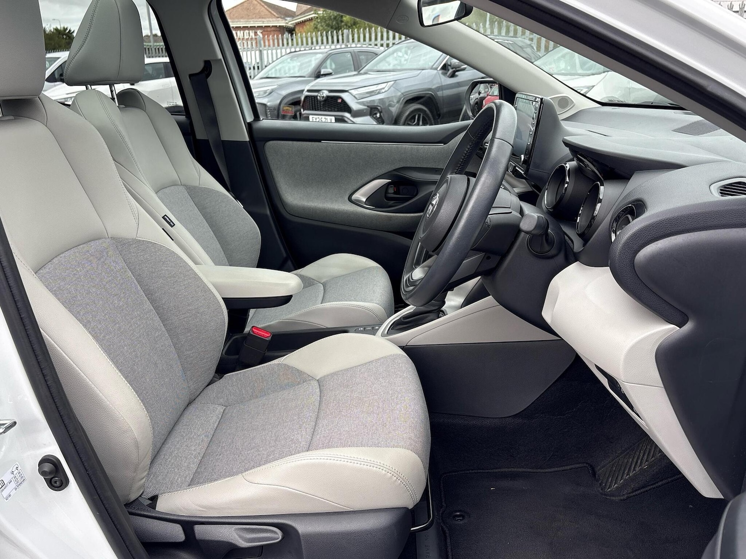 Used Toyota Yaris 2022 for sale - 76338424: Photo 11