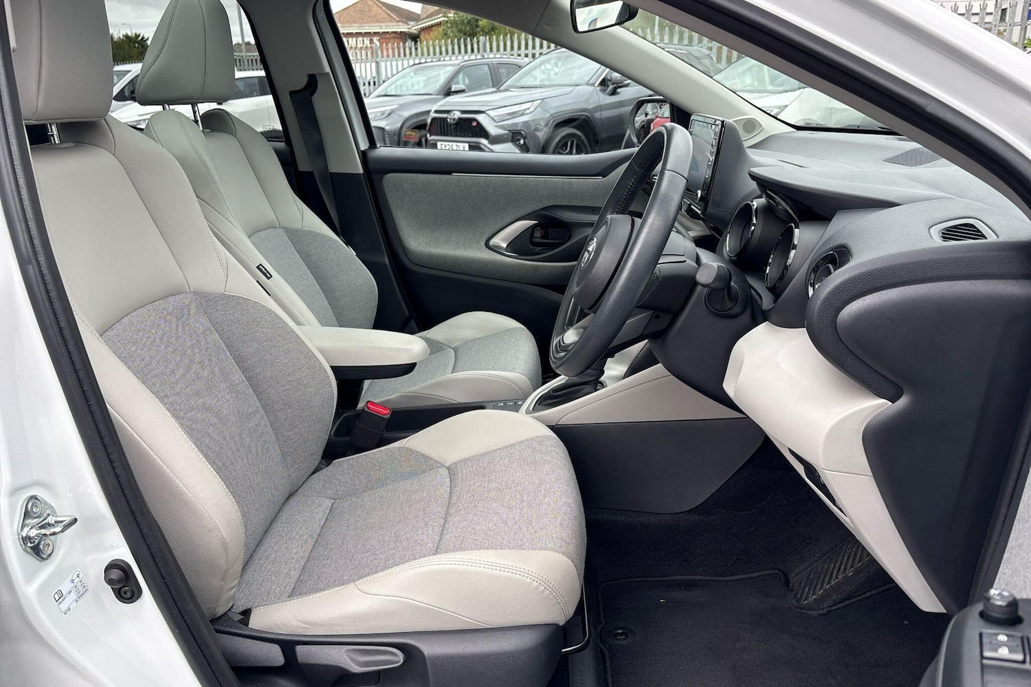 Used Toyota Yaris 2022 for sale - 76338424: Photo 38