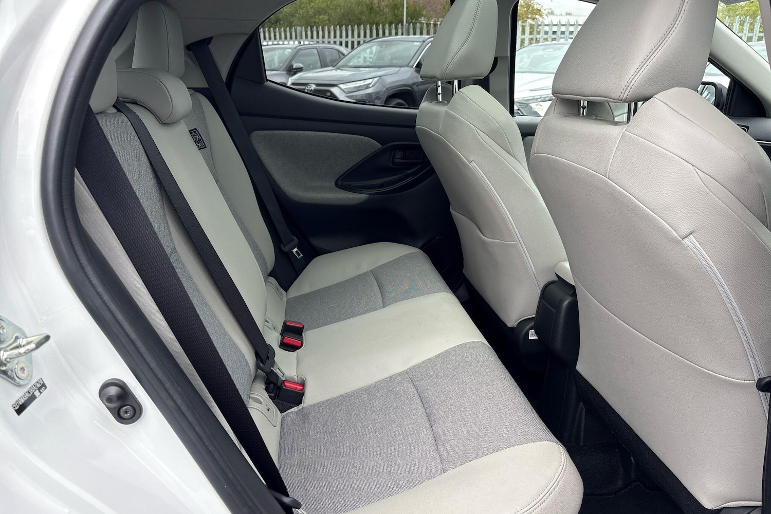 Used Toyota Yaris 2022 for sale - 76338424: Photo 40
