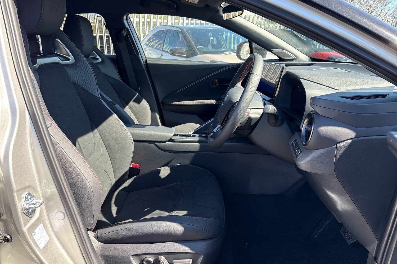 Used Toyota C-HR 2025 for sale - 77013634: Photo 16