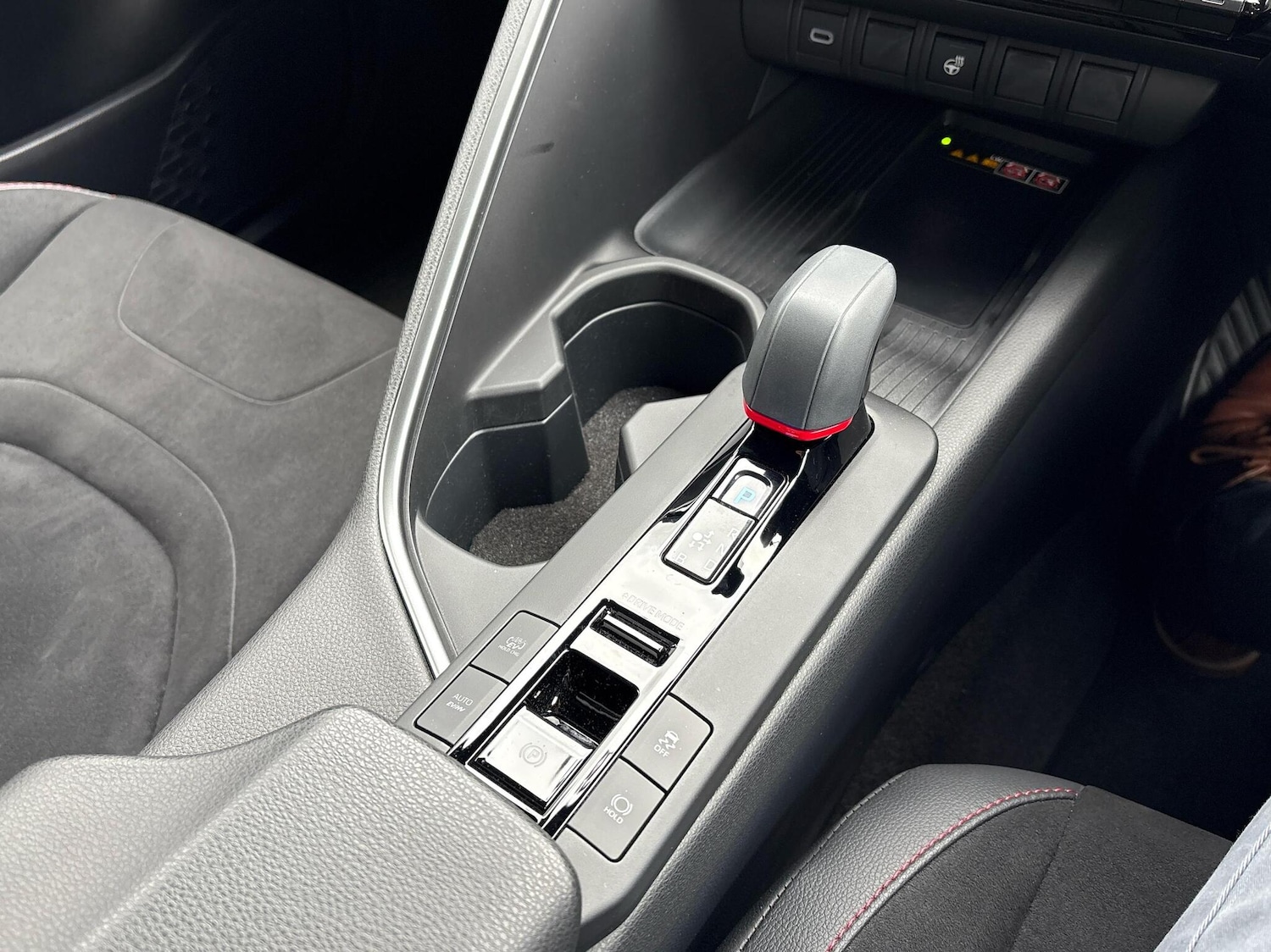 Used Toyota C-HR 2024 for sale - 76441758: Photo 24