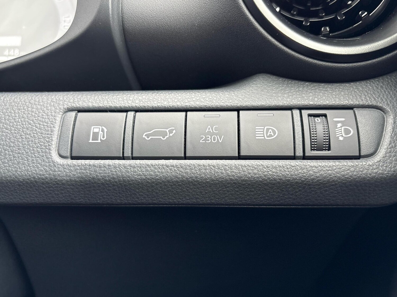 Used Toyota C-HR 2024 for sale - 76441758: Photo 26