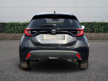 Used Toyota Yaris 2024 for sale - 77840888: Photo