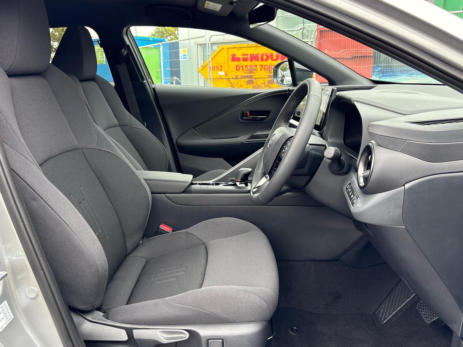 Used Toyota C-HR 2025 for sale - 76635366: Photo 11