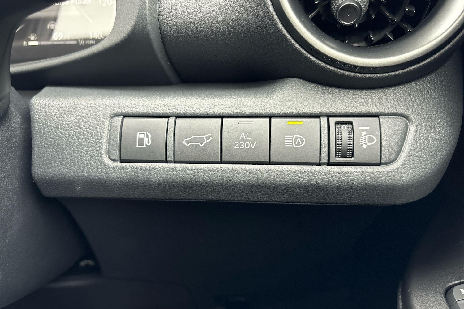 Used Toyota C-HR 2025 for sale - 76635366: Photo 41