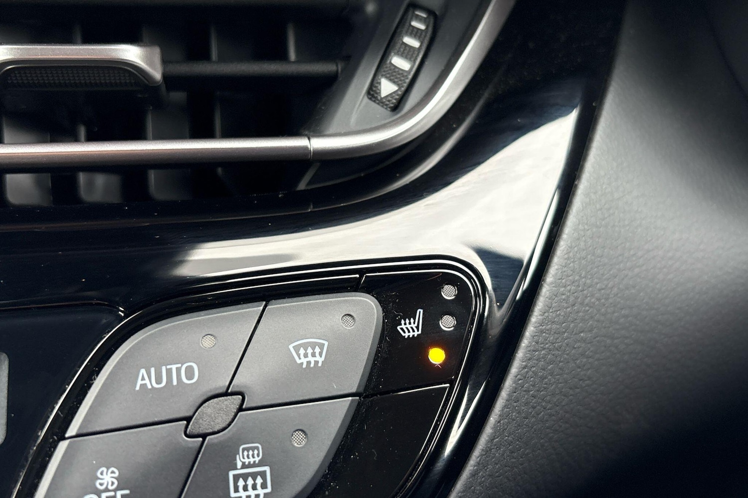 Used Toyota C-HR 2023 for sale - 76662315: Photo 12