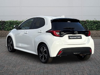 Used Toyota Yaris 2024 for sale - 77157549: Photo