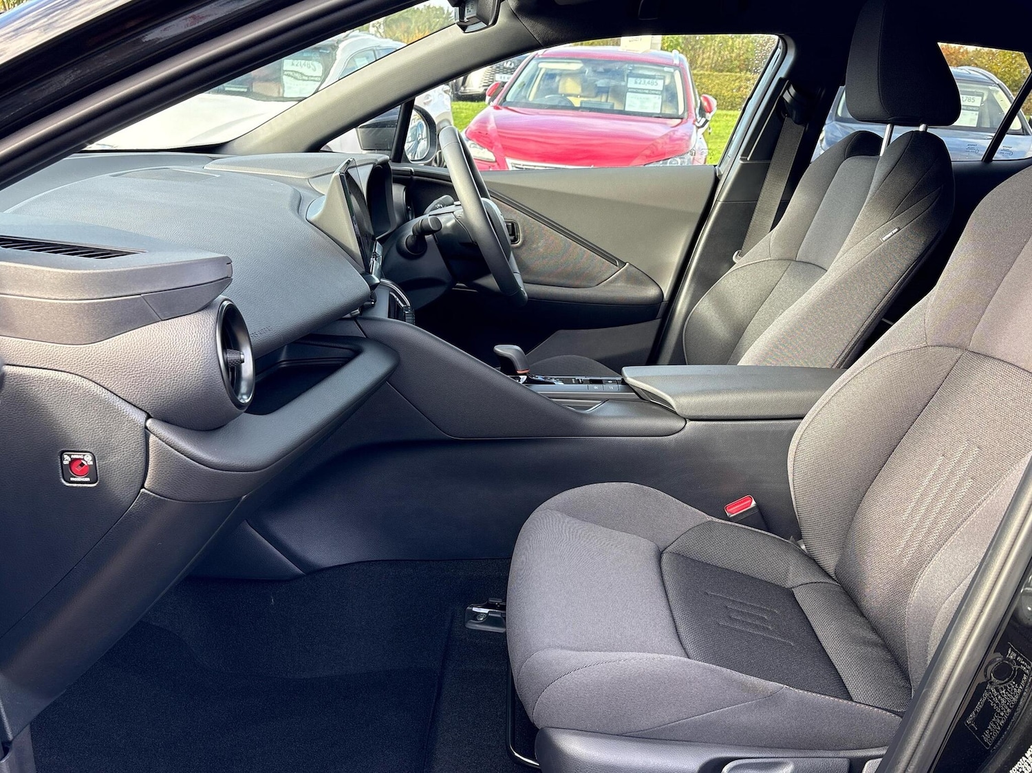 Used Toyota C-HR 2025 for sale - 76635395: Photo 10