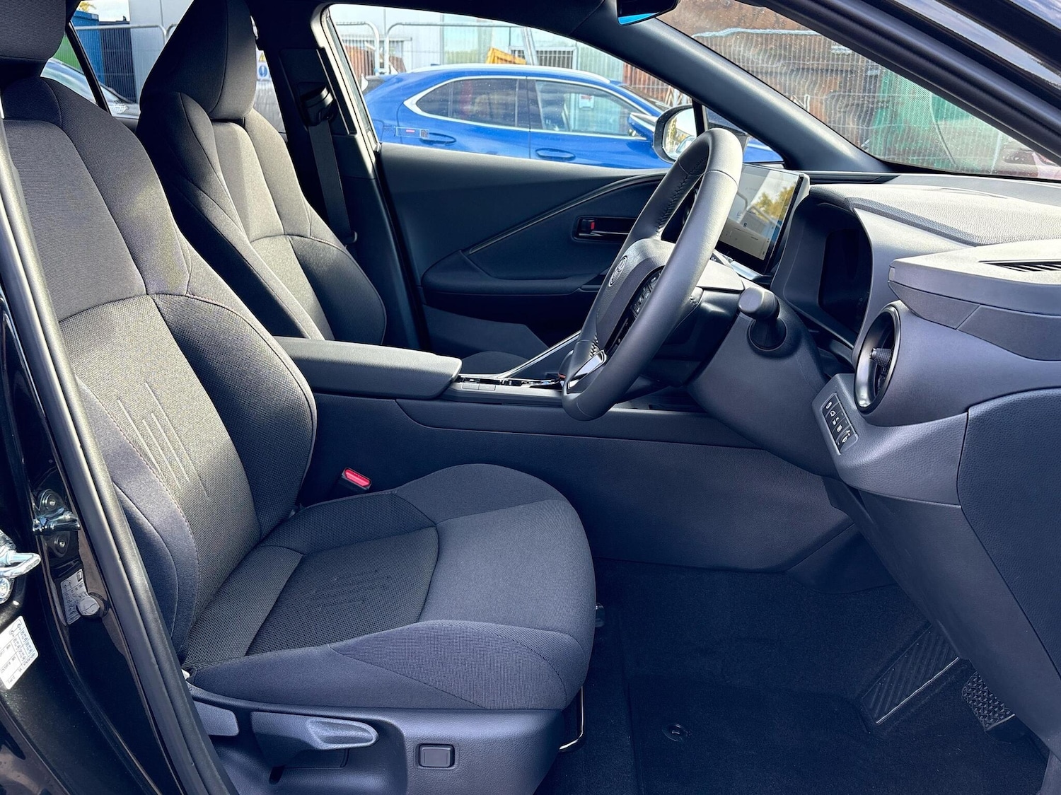 Used Toyota C-HR 2025 for sale - 76635395: Photo 11