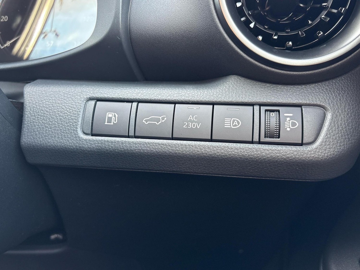 Used Toyota C-HR 2025 for sale - 76635395: Photo 26