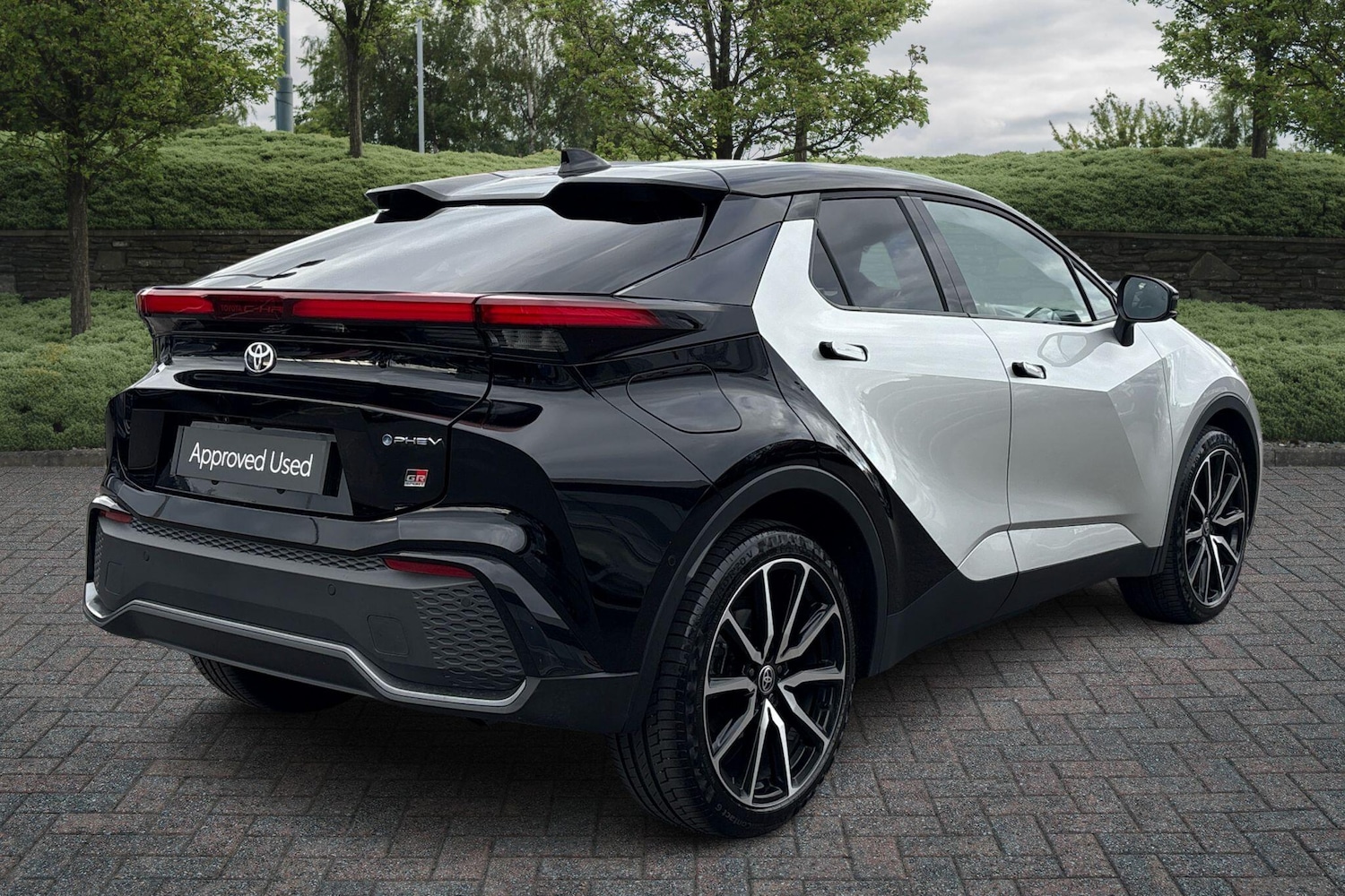 Used Toyota C-HR 2025 for sale - 76350471: Photo 2