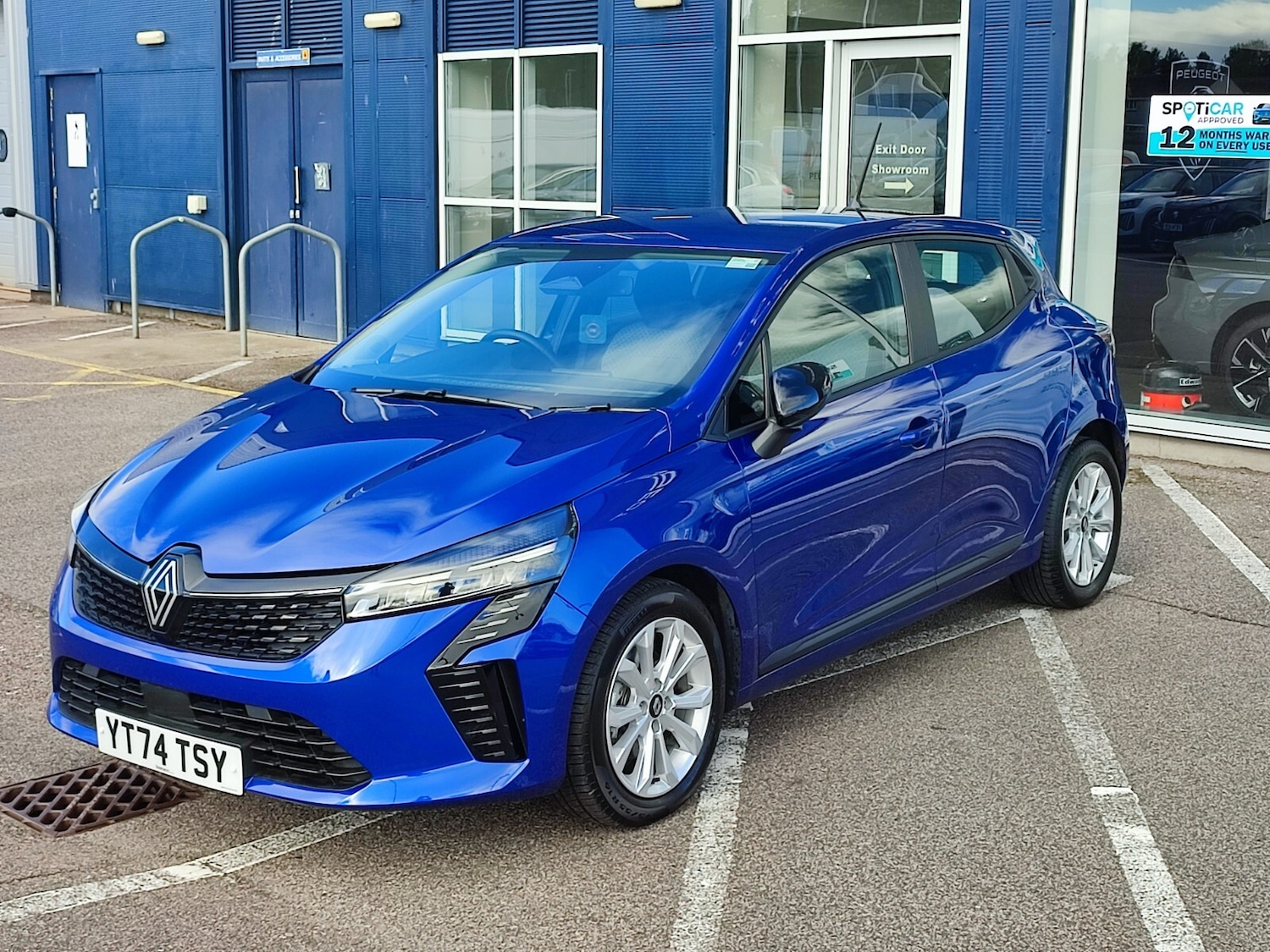 Used Renault Clio 2024 for sale - 77476940: Photo 3