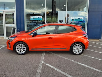 Used Renault Clio 2025 for sale - 76680033: Photo