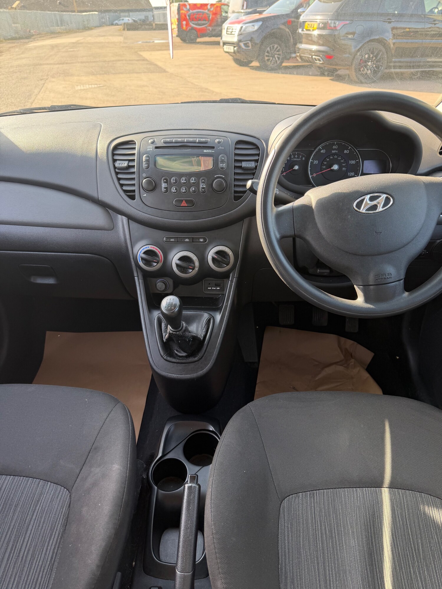 Used Hyundai i10 2011 for sale - 77953425: Photo 8