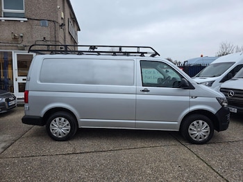 Used Volkswagen Transporter 2017 for sale - 77330984: Photo