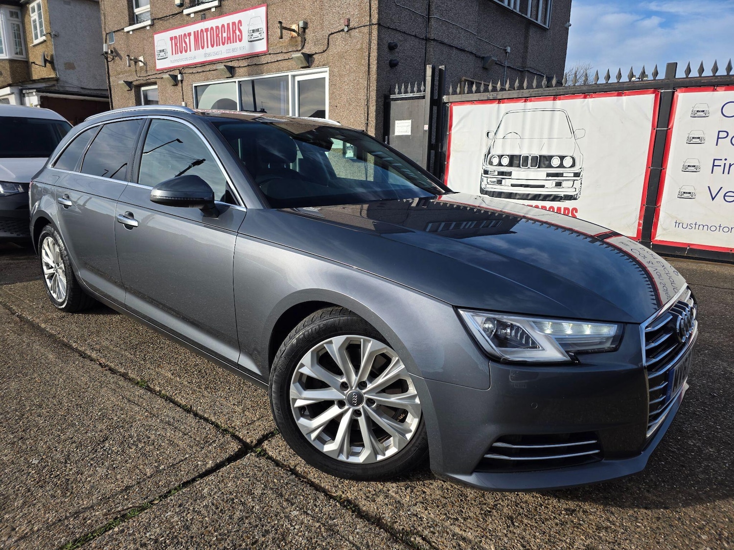 Used Audi A4 2017 for sale - 77315357: Photo 1