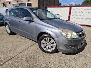 Vauxhall - Astra