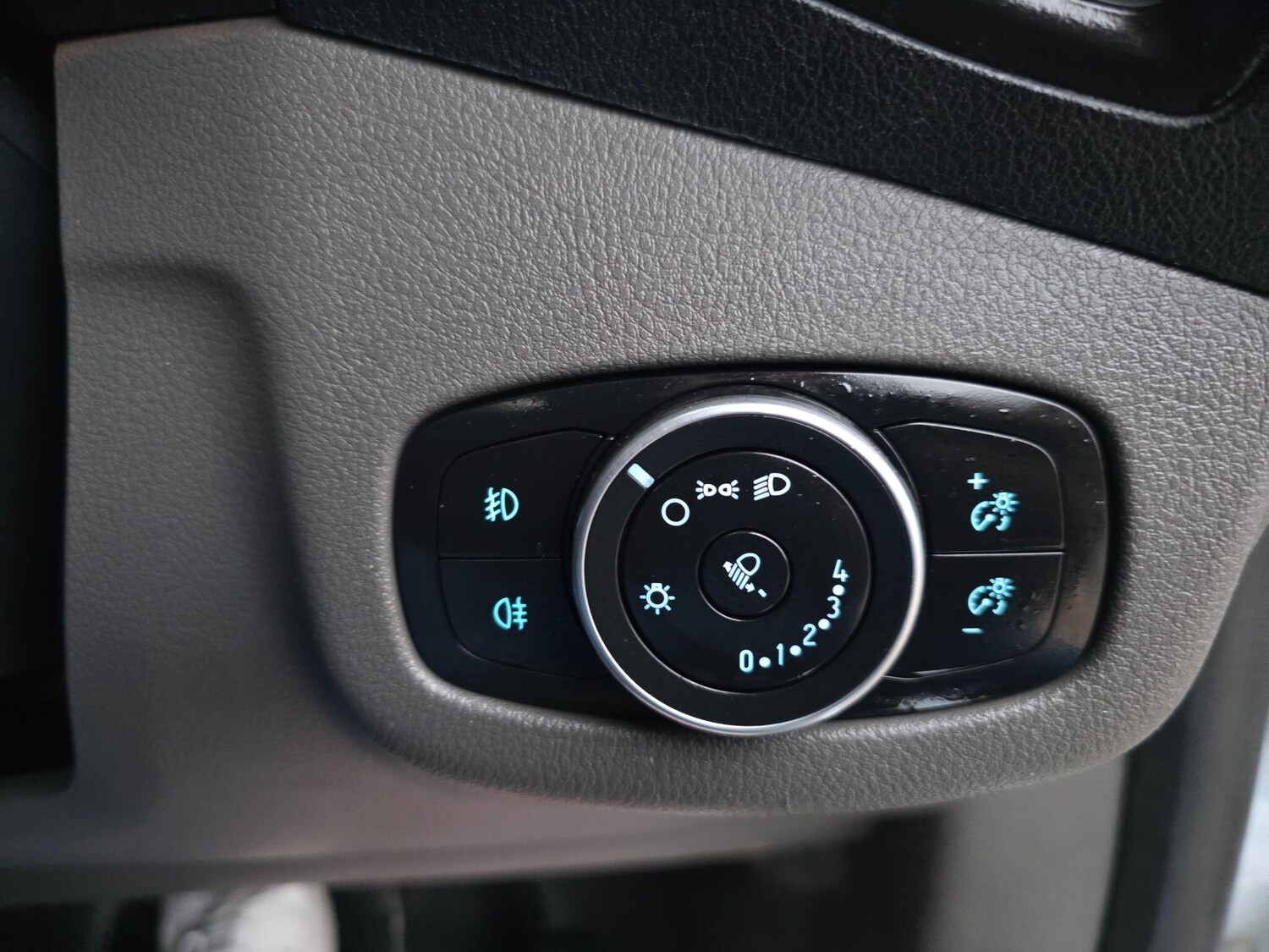 Used Ford Transit Connect 2018 for sale - 77645902: Photo 19