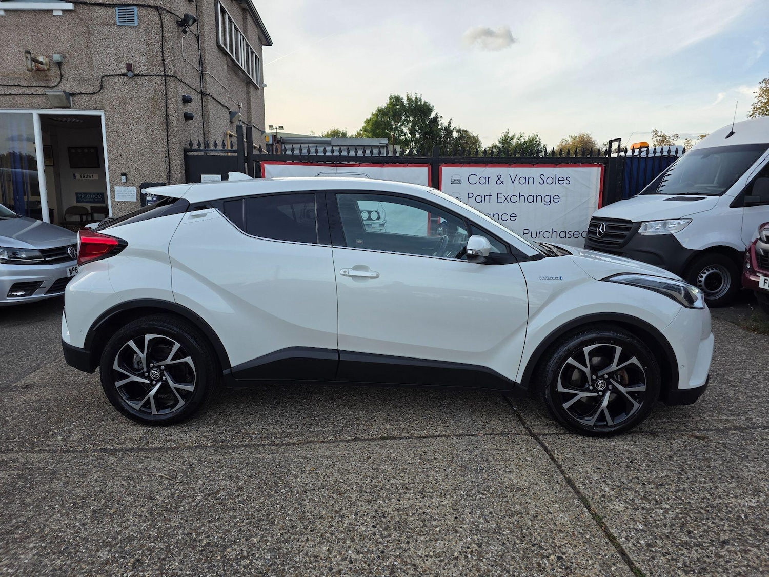 Used Toyota C-HR for sale - 76989263: Photo 2