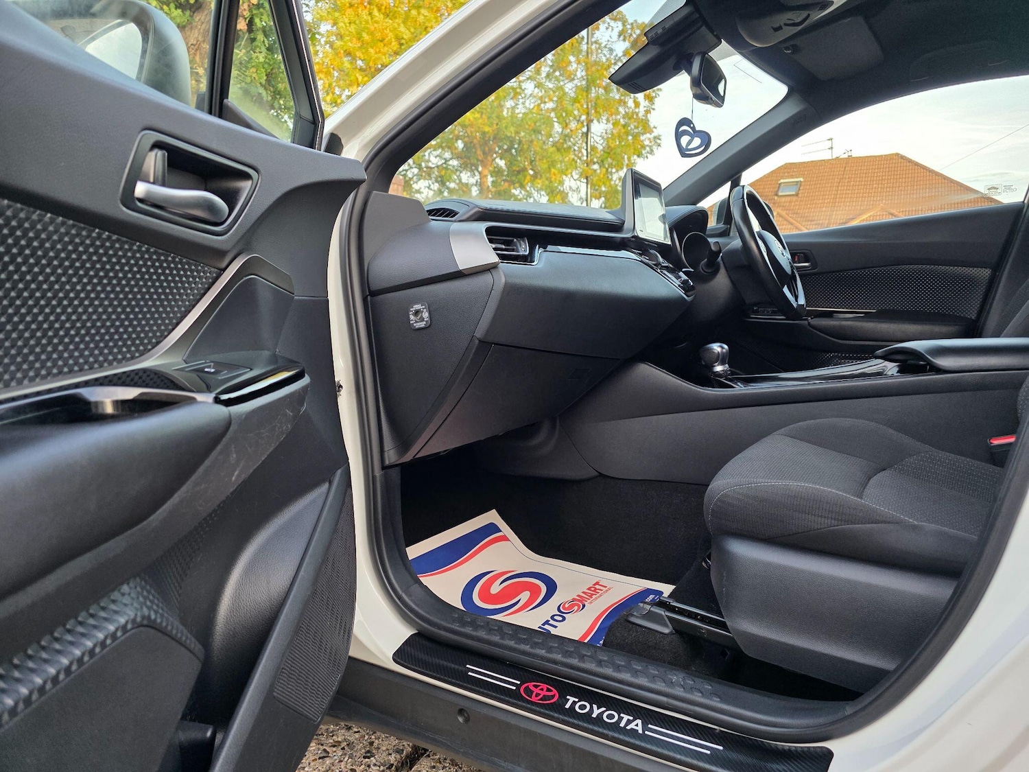 Used Toyota C-HR for sale - 76989263: Photo 24