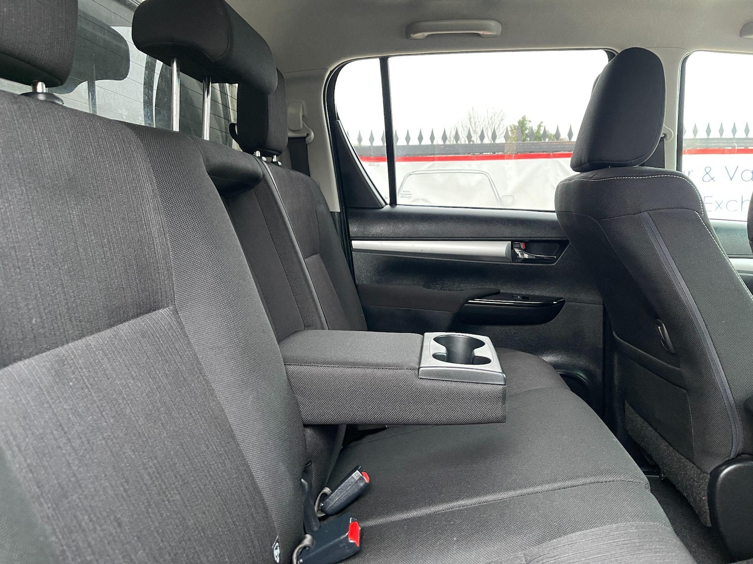 Used Toyota Hilux 2018 for sale - 76743393: Photo 18