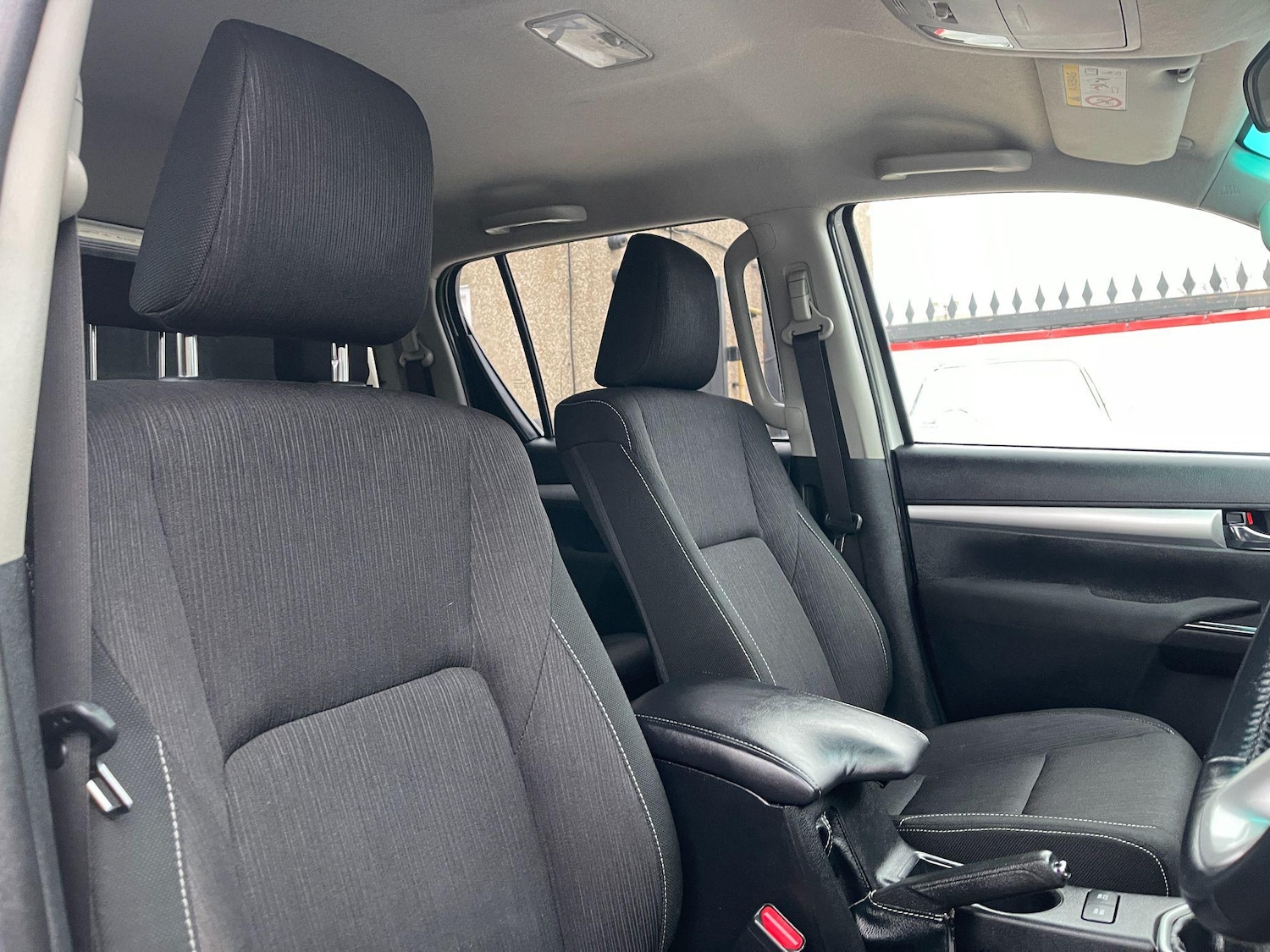 Used Toyota Hilux 2018 for sale - 76743393: Photo 25