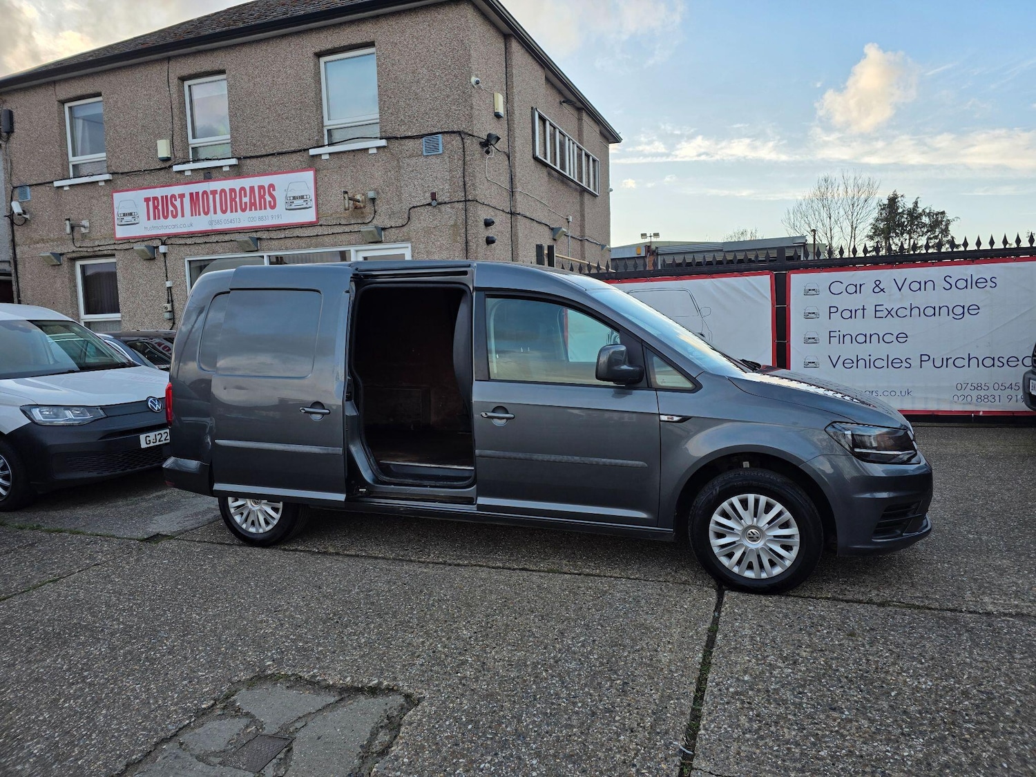 Used Volkswagen Caddy Maxi 2018 for sale - 77883130: Photo 3