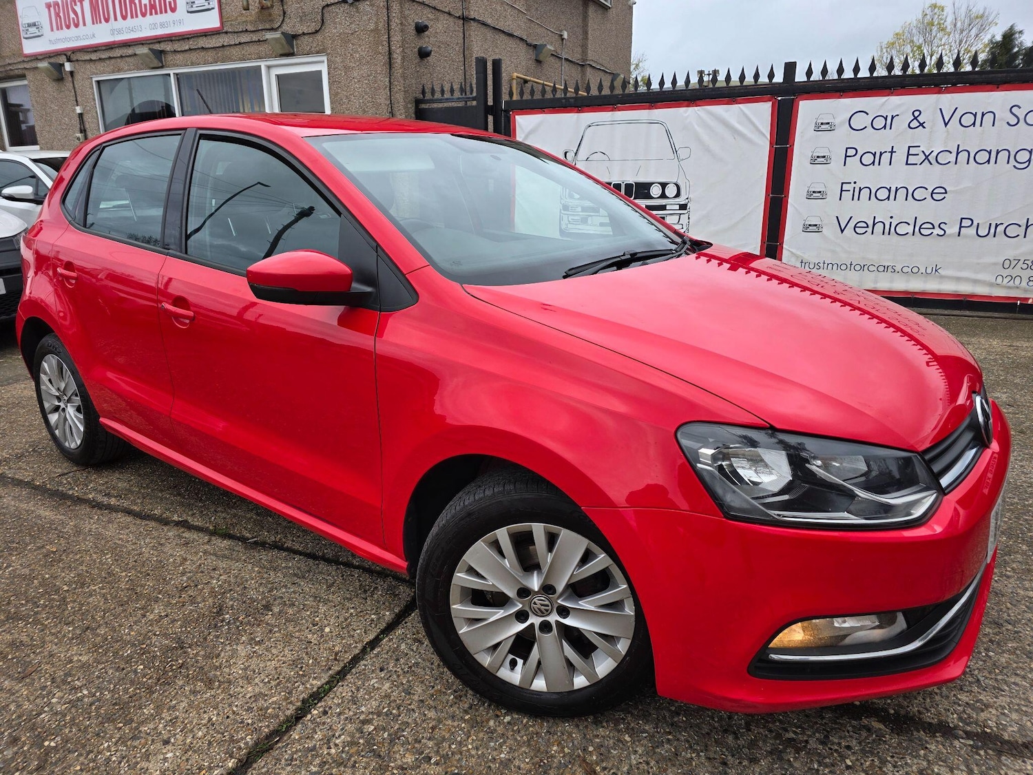 Used Volkswagen Polo 2016 for sale - 76562038: Photo 1