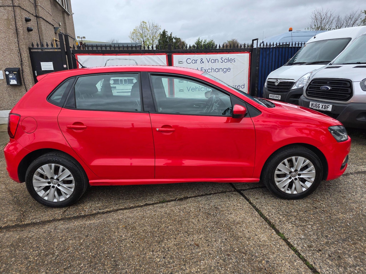Used Volkswagen Polo 2016 for sale - 76562038: Photo 2