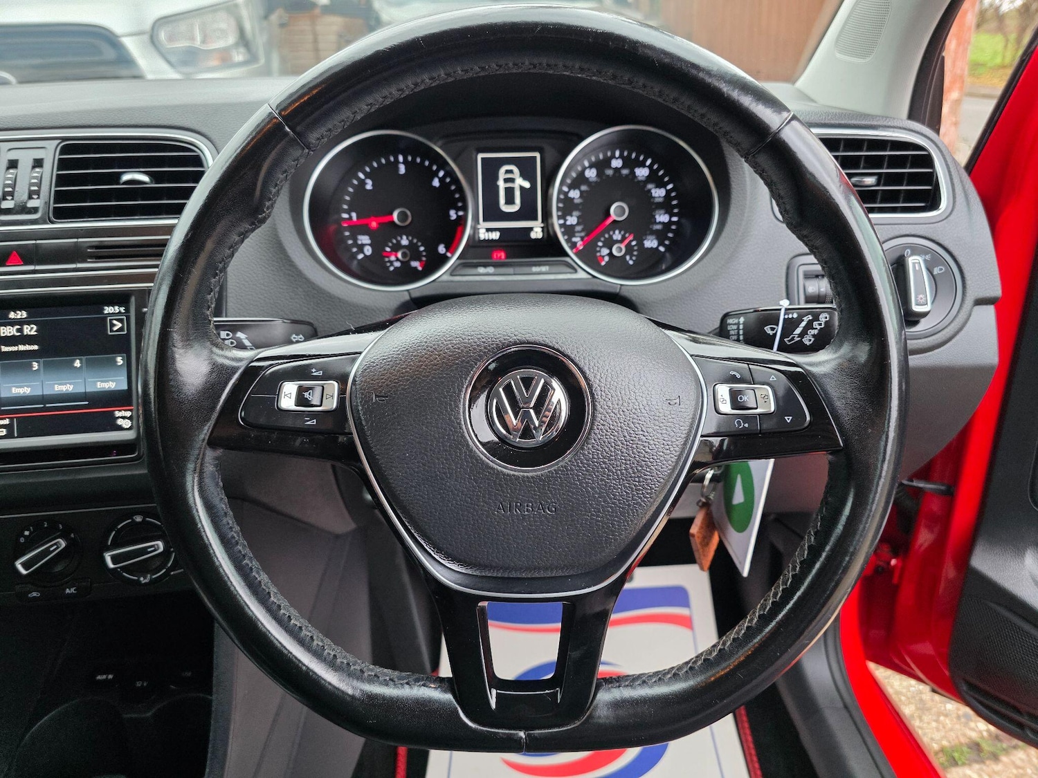 Used Volkswagen Polo 2016 for sale - 76562038: Photo 24