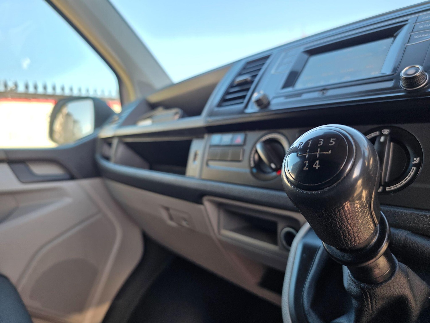 Used Volkswagen Transporter 2018 for sale - 77016644: Photo 22