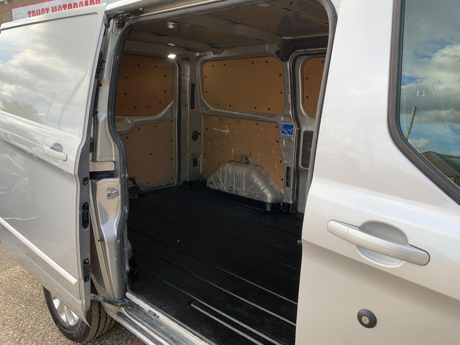 Used Ford Transit Custom 2018 for sale - 76766029: Photo 17