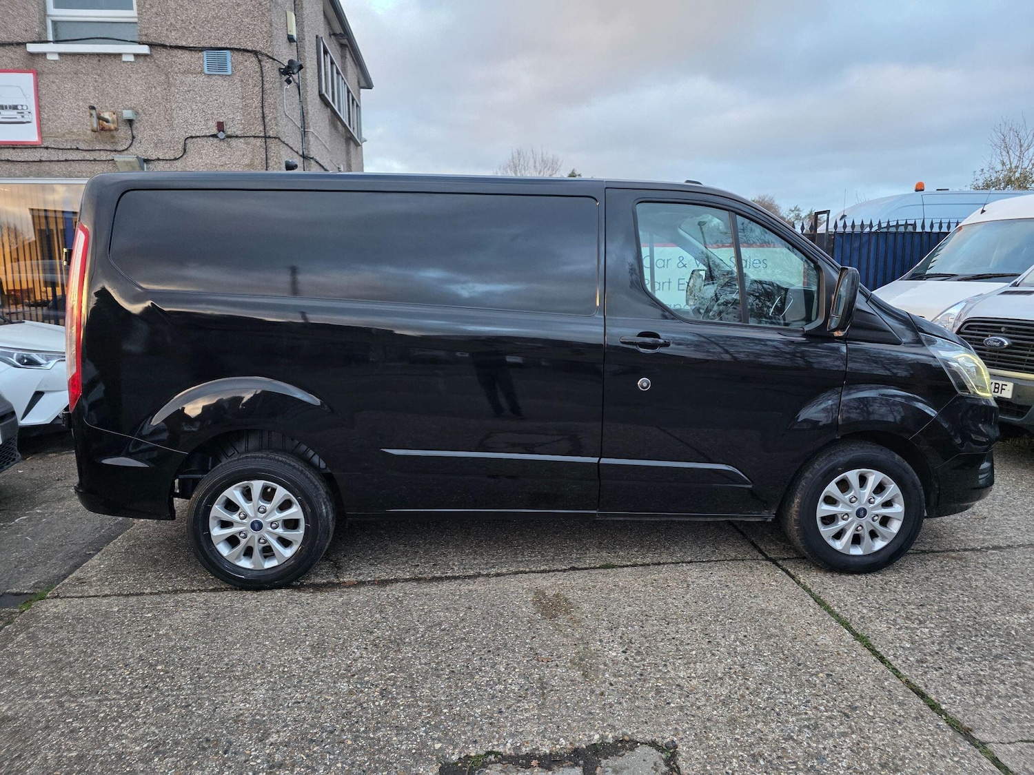 Used Ford Transit Custom 2020 for sale - 76964762: Photo 2