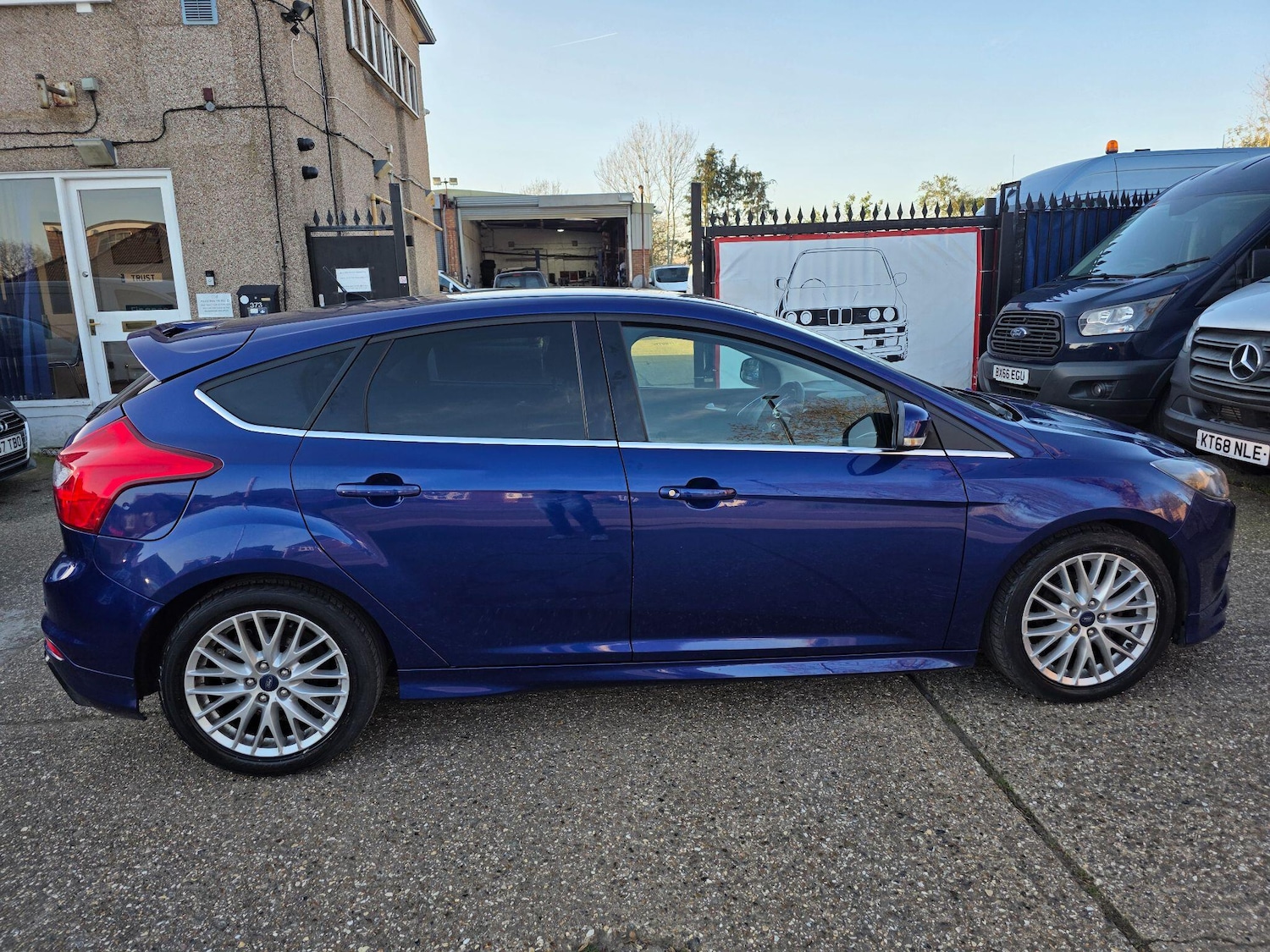 Used Ford Focus 2013 for sale - 77737373: Photo 2