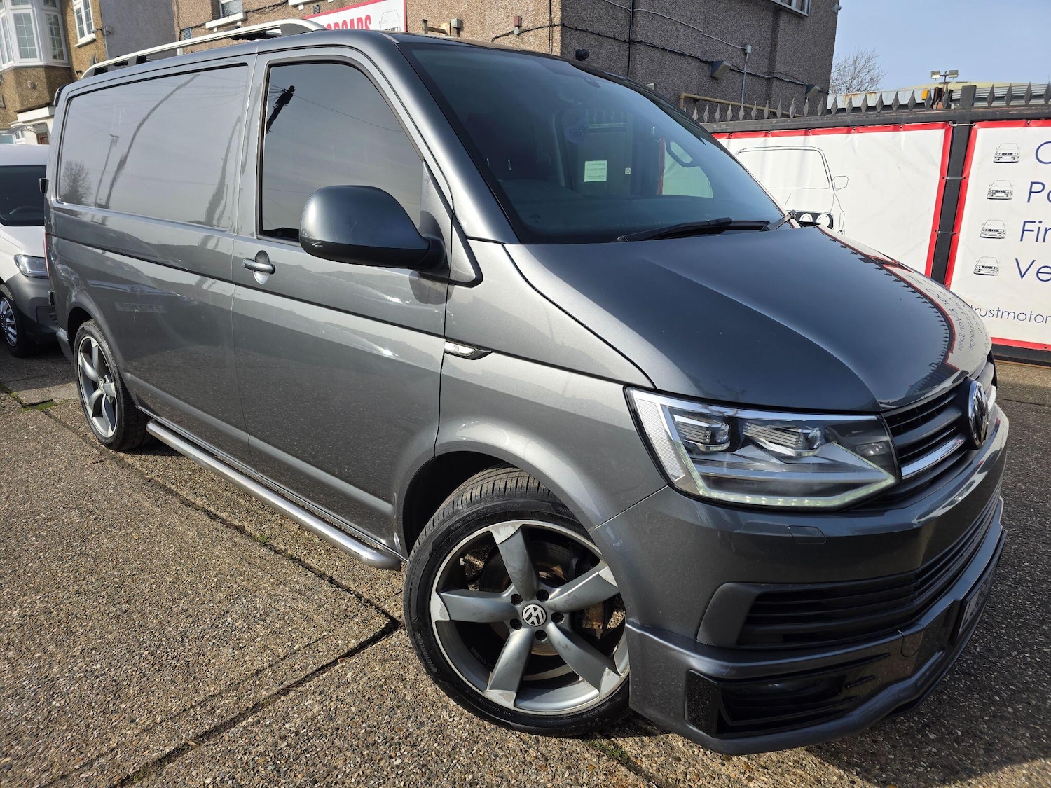 Used Volkswagen Transporter 2016 for sale - 77585657: Photo 1