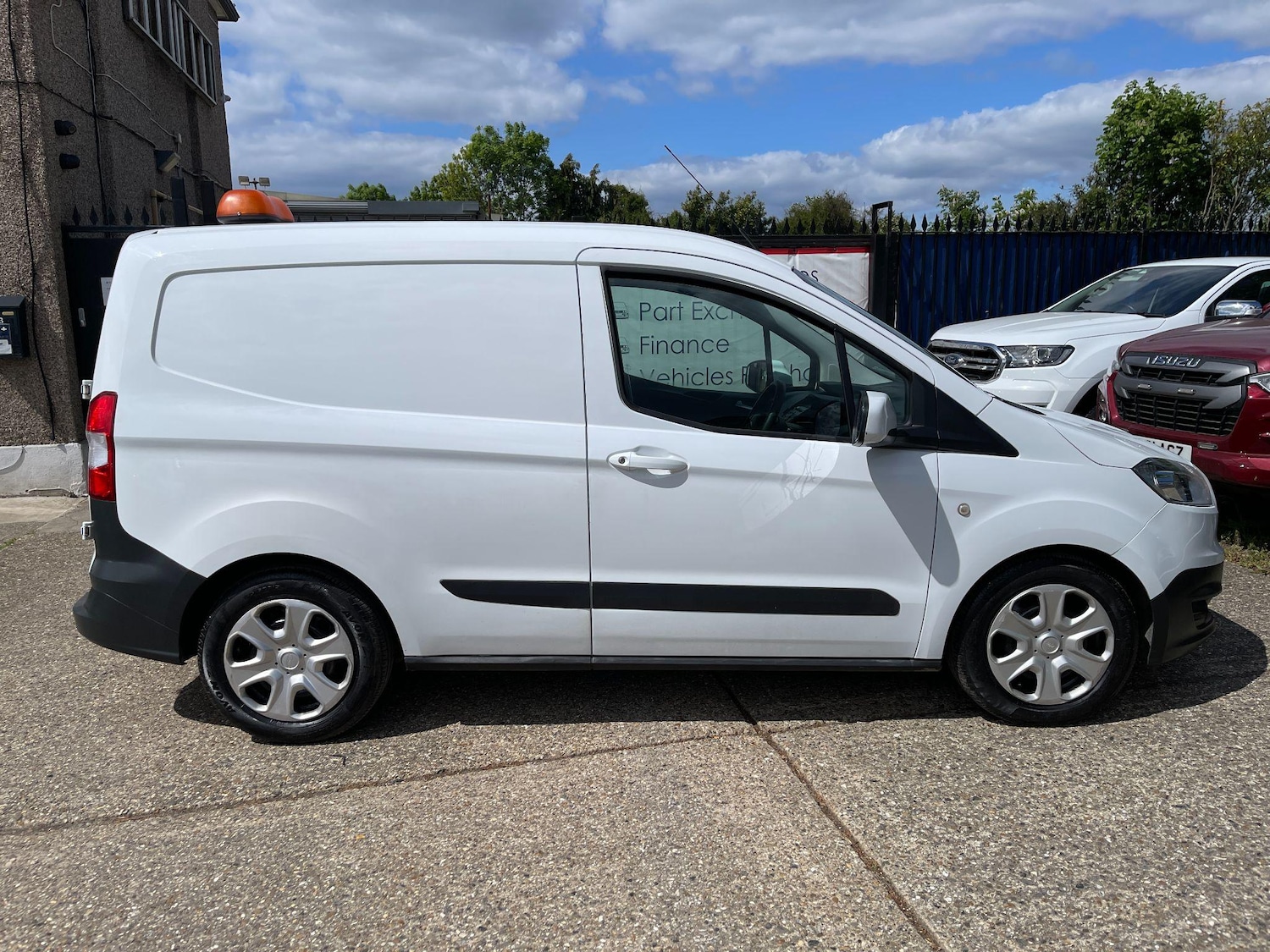 Used Ford Transit Courier 2018 for sale - 76991345: Photo 2