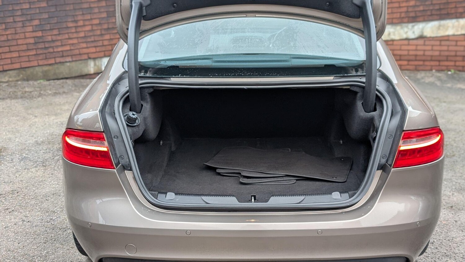 Used Jaguar XE 2016 for sale - 77022906: Photo 28