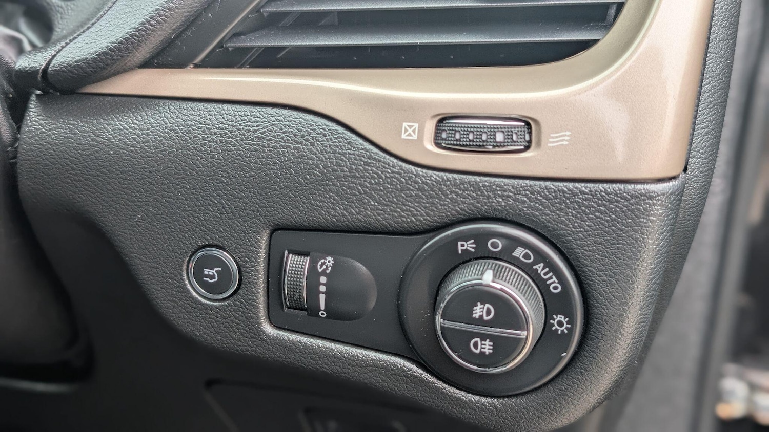 Used Jeep Cherokee 2015 for sale - 77799892: Photo 21