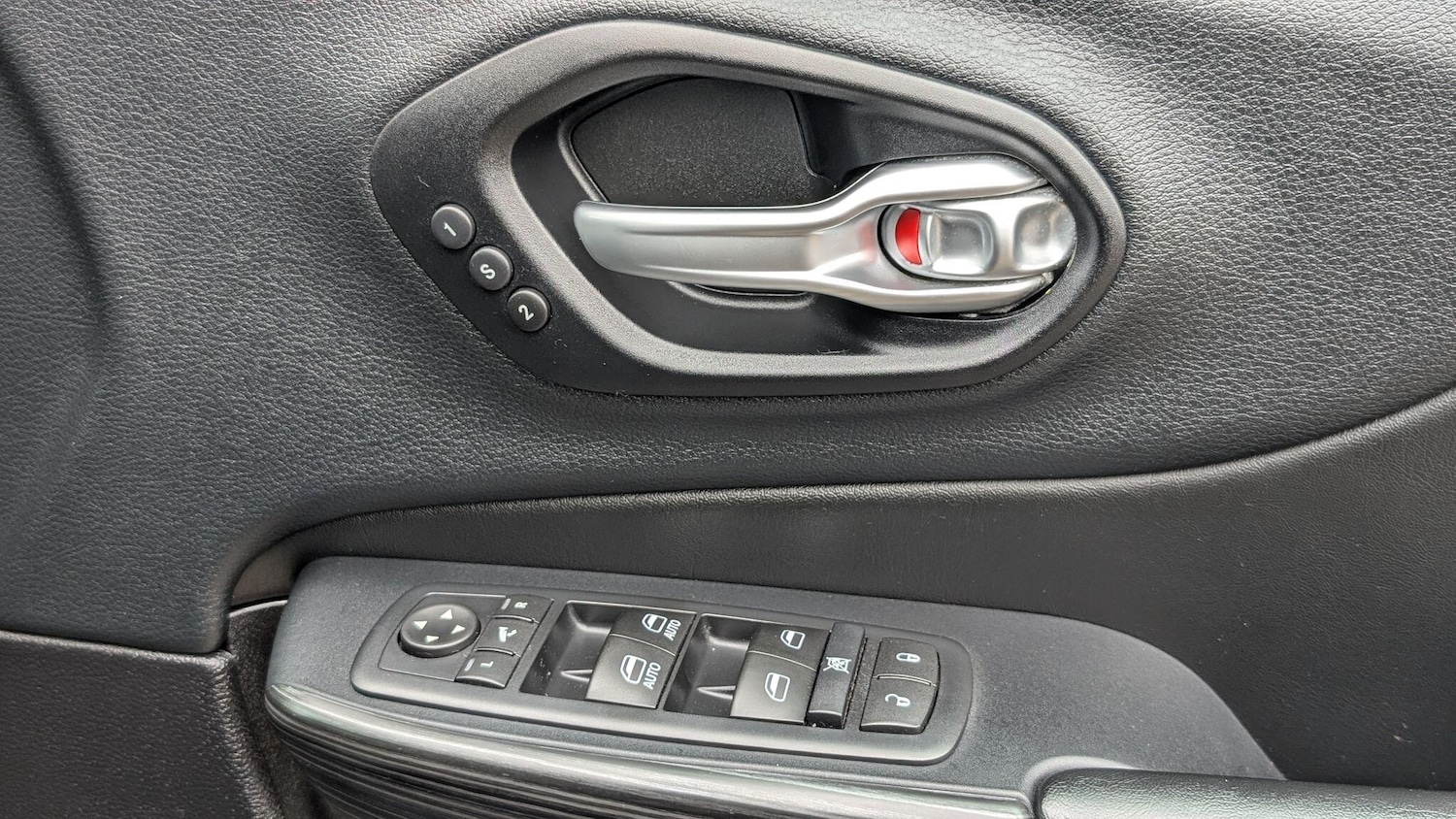 Used Jeep Cherokee 2015 for sale - 77799892: Photo 22