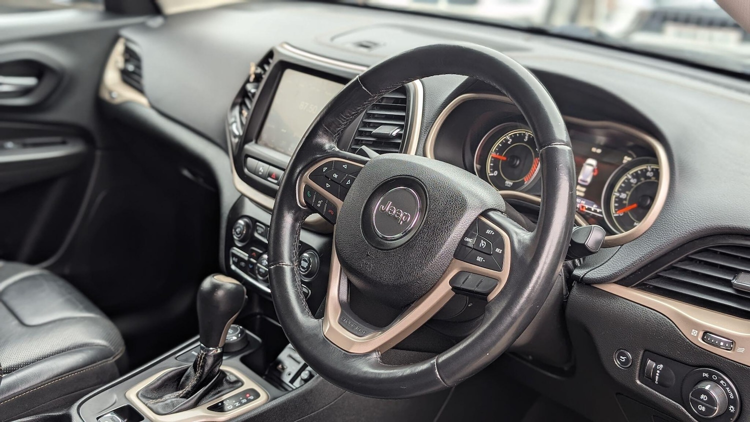 Used Jeep Cherokee 2015 for sale - 77799892: Photo 33