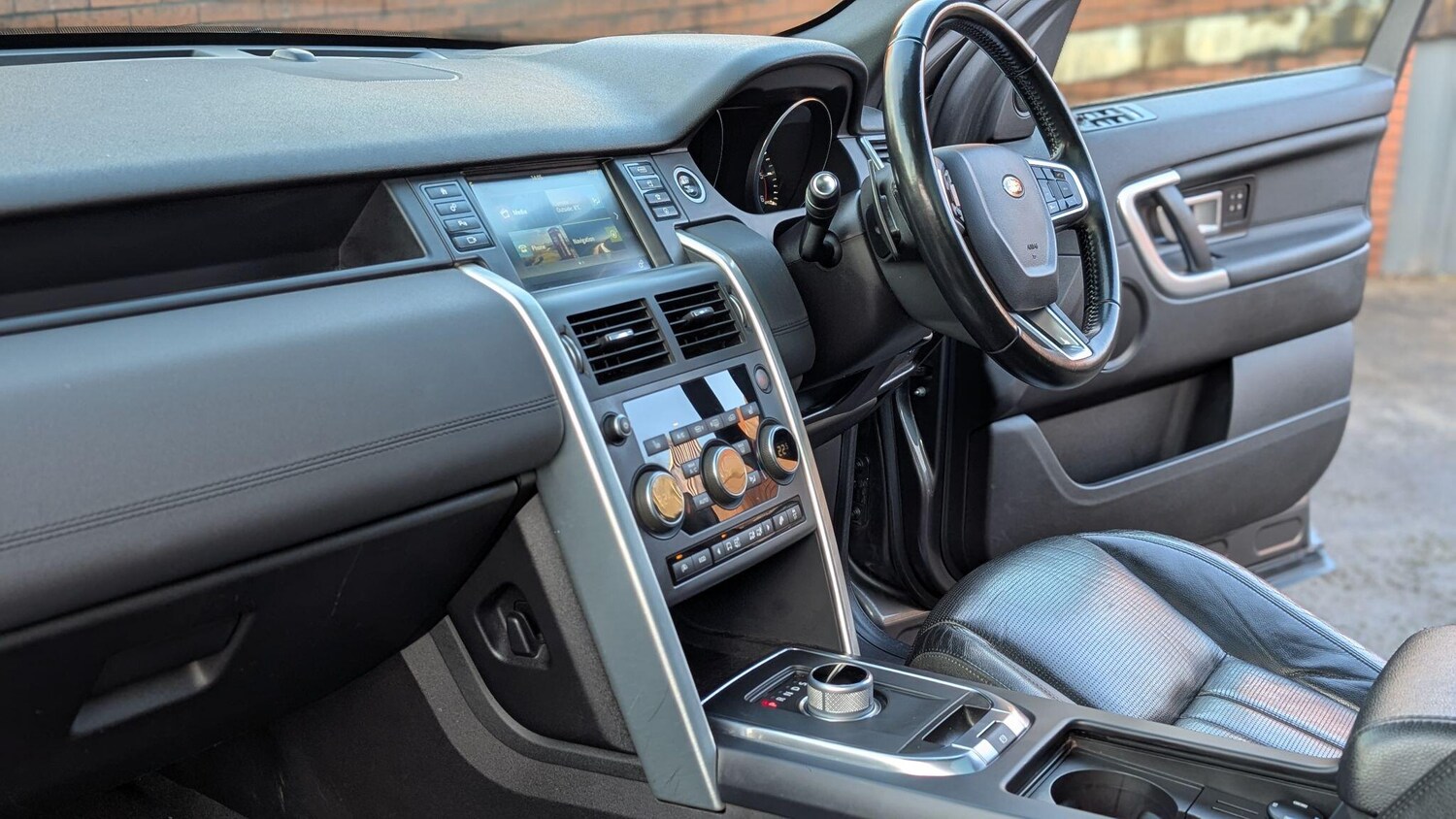 Used Land Rover Discovery Sport 2016 for sale - 77971900: Photo 11