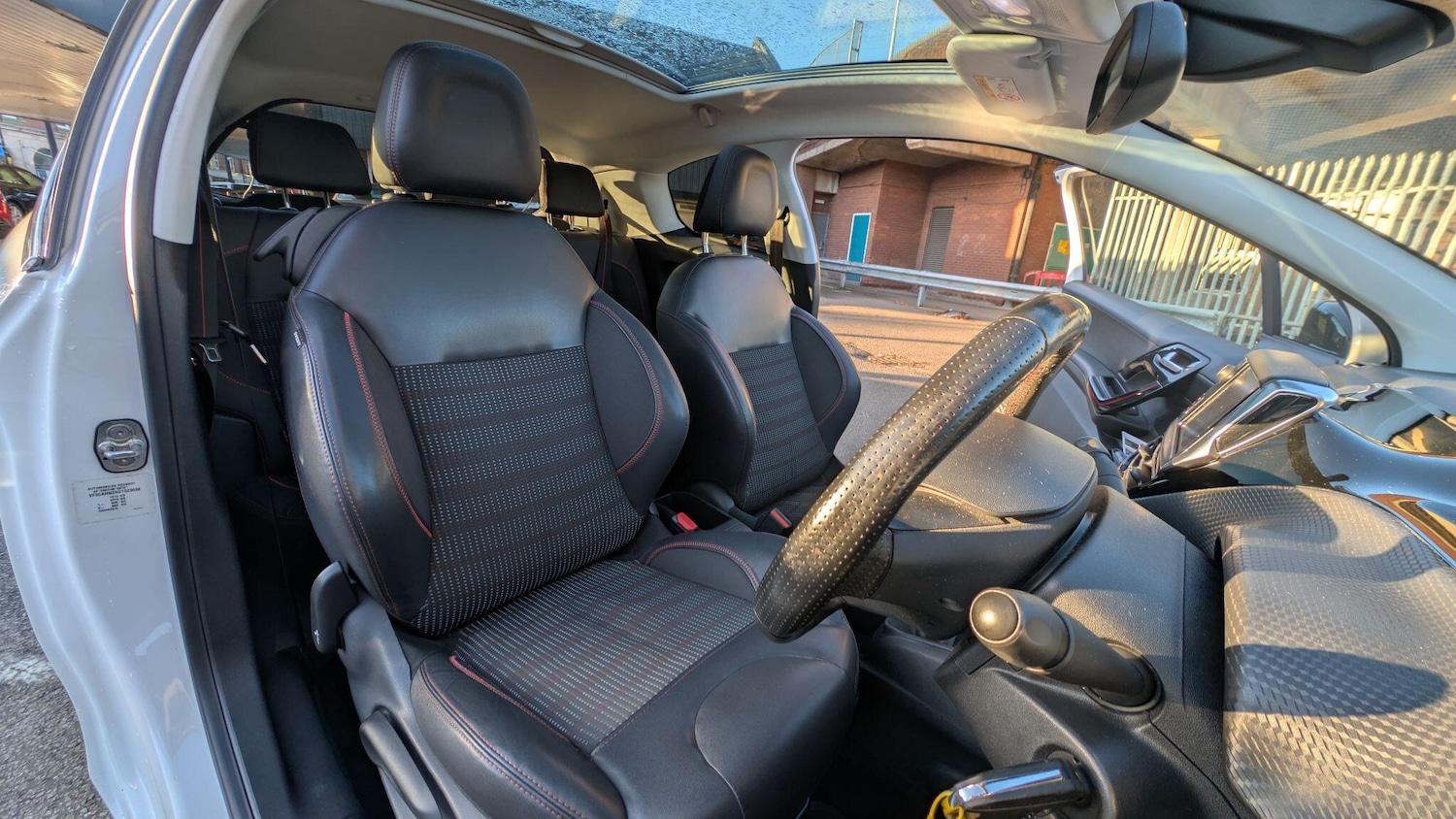 Used Peugeot 208 2016 for sale - 77092865: Photo 14