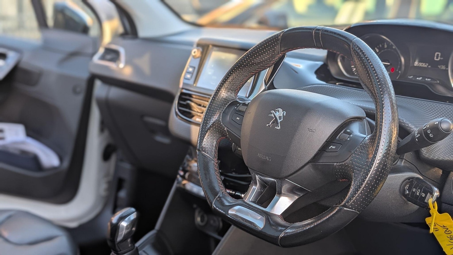 Used Peugeot 208 2016 for sale - 77092865: Photo 26